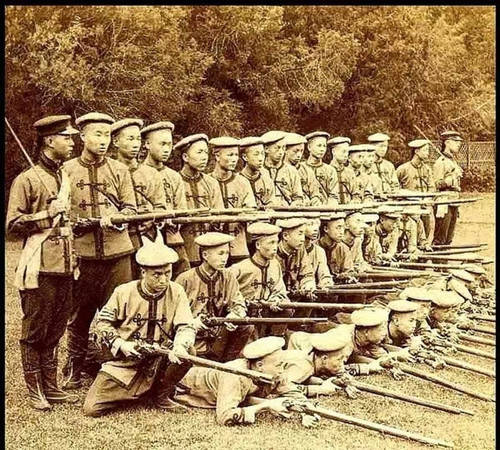 一、 经济结构与财政负担的累积效应