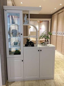 轻奢风格玄关柜的设计特征与材质选择