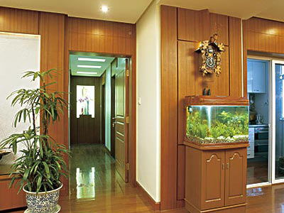 一、 传统风水观念中的“门前坟、房后水”