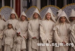 梦见自己戴孝是什么寓意或象征？