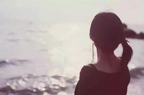 （一） 古典文学意象的情感投射