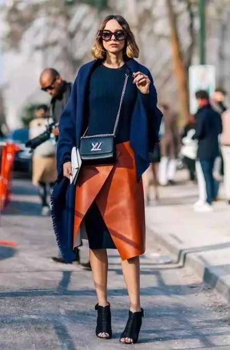 今日穿衣服需要注意什么，不宜穿什么，宜穿几件？