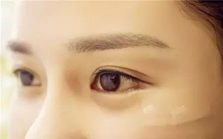 二、  妆造工程项目学：面部特征的精细化沉重塑