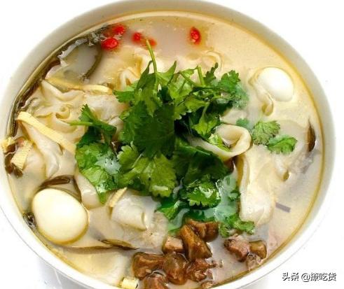 *烩面*——面条劲道， 却常因锅底沾锅而产生苦涩味