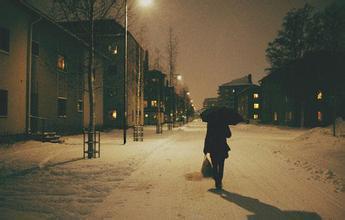 阴阳失衡的极端表现与社会伦理的反思