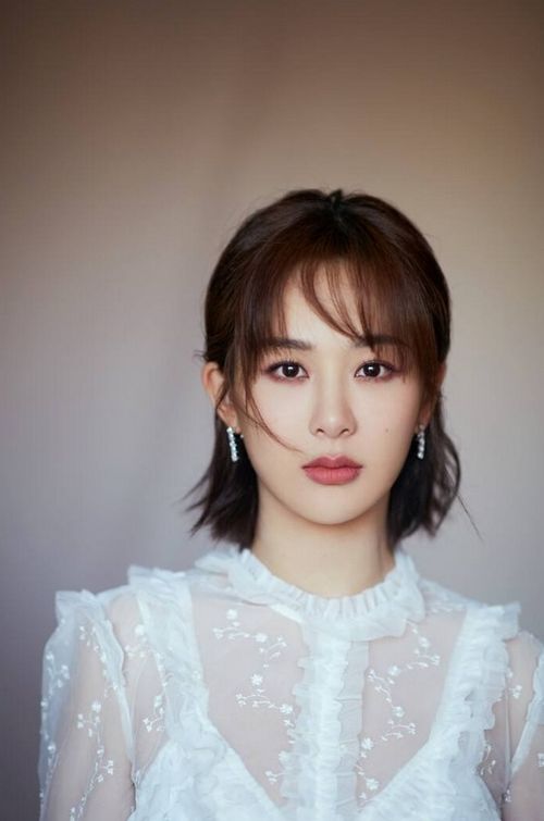 杨紫八字运势如何？惊艳写真照背后的故事是什么？