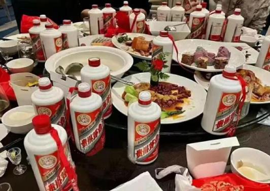 富二代结婚宴席摆80桌，每桌2瓶茅台，这场面豪横吗？