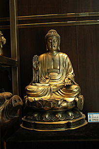 这18尊佛像中，为何有将黑色佛祖塑像的习俗？