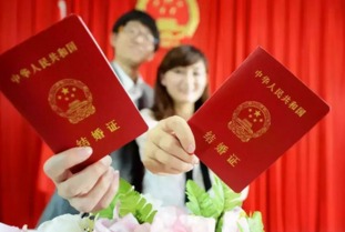 12月12日适合领证结婚吗？结婚领证送什么礼物好？