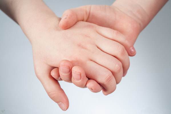 手指有缝隙，帝师讲解手相奥秘，是何原因？