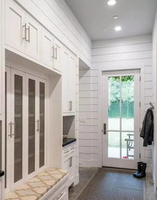 二、巧用设计元素：优化狭长型玄关空间