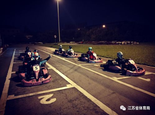 景区新玩法：赛车场与杂技秀