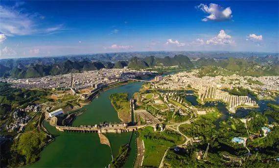 上林县各镇风水留题与广西大化县城风水留题有何不同之处？