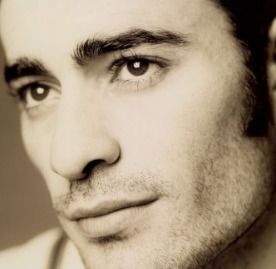 眉毛骨突出的男人最man！