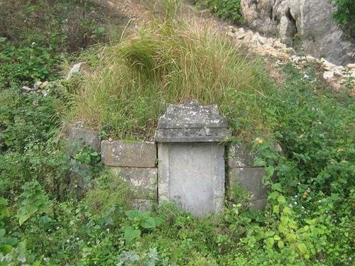 梦见多个土坟堆预示着什么吉凶？