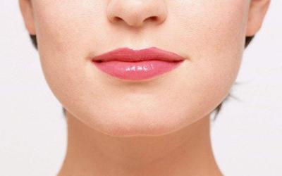 一、 门牙有缝的成因：生理结构与后天影响的复杂交织